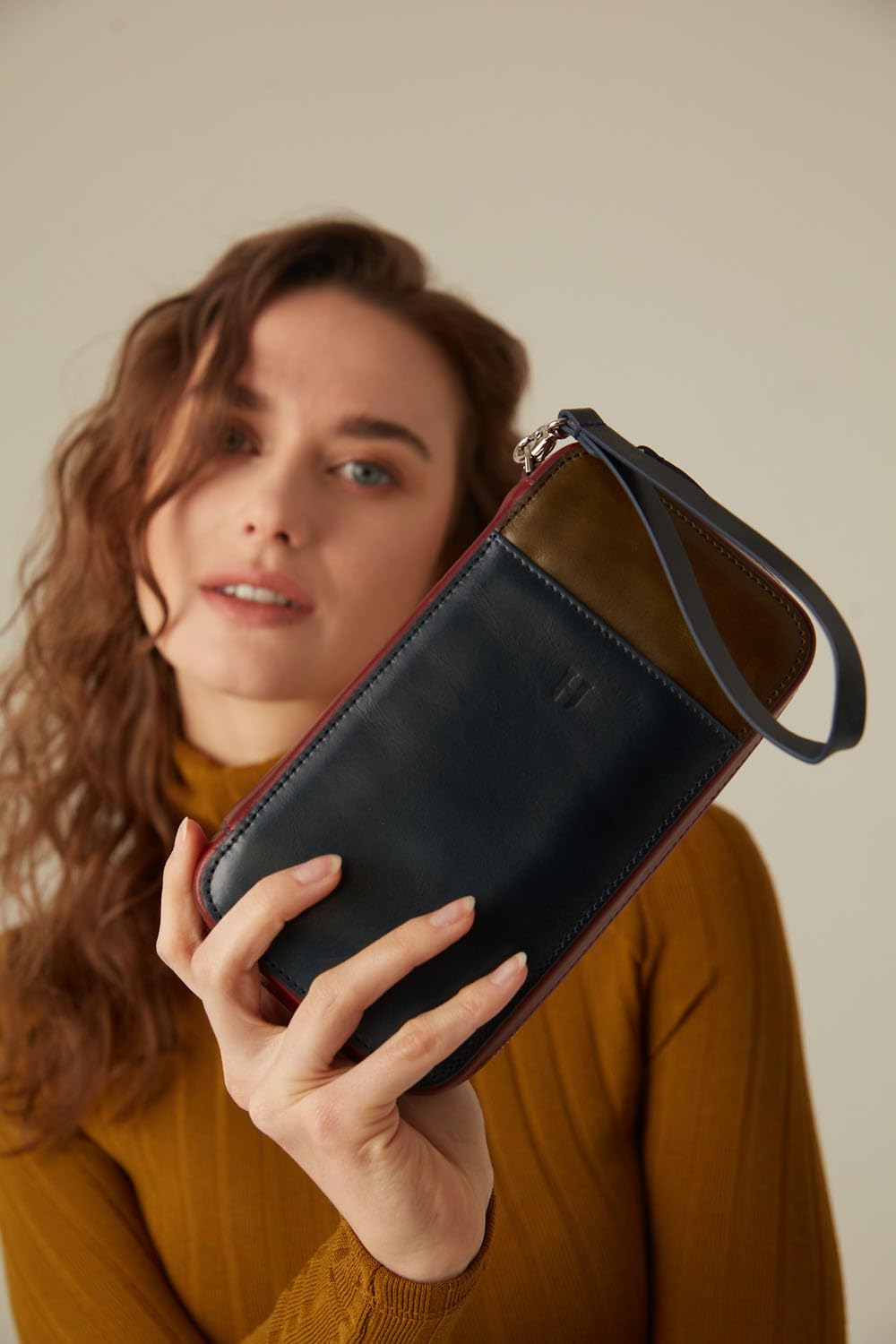 Wristlet for Men & Women, Full-Grain Leather Clutch Bag, RFID Protection, Zipper Pocket, Handcrafted, Gift Box & Pouch