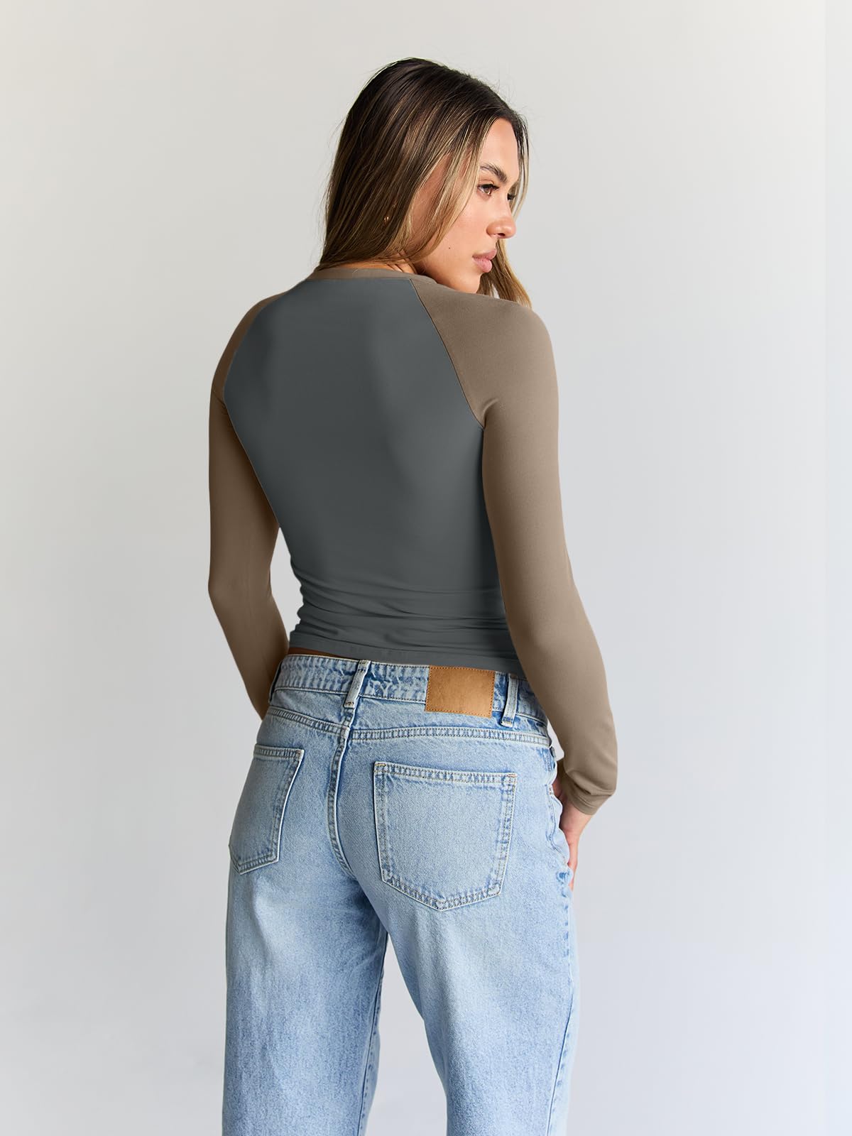 Trendy Queen Women's Long Sleeve Shirts Slim Fit Stretchy Color Block Slightly Cropped Tops