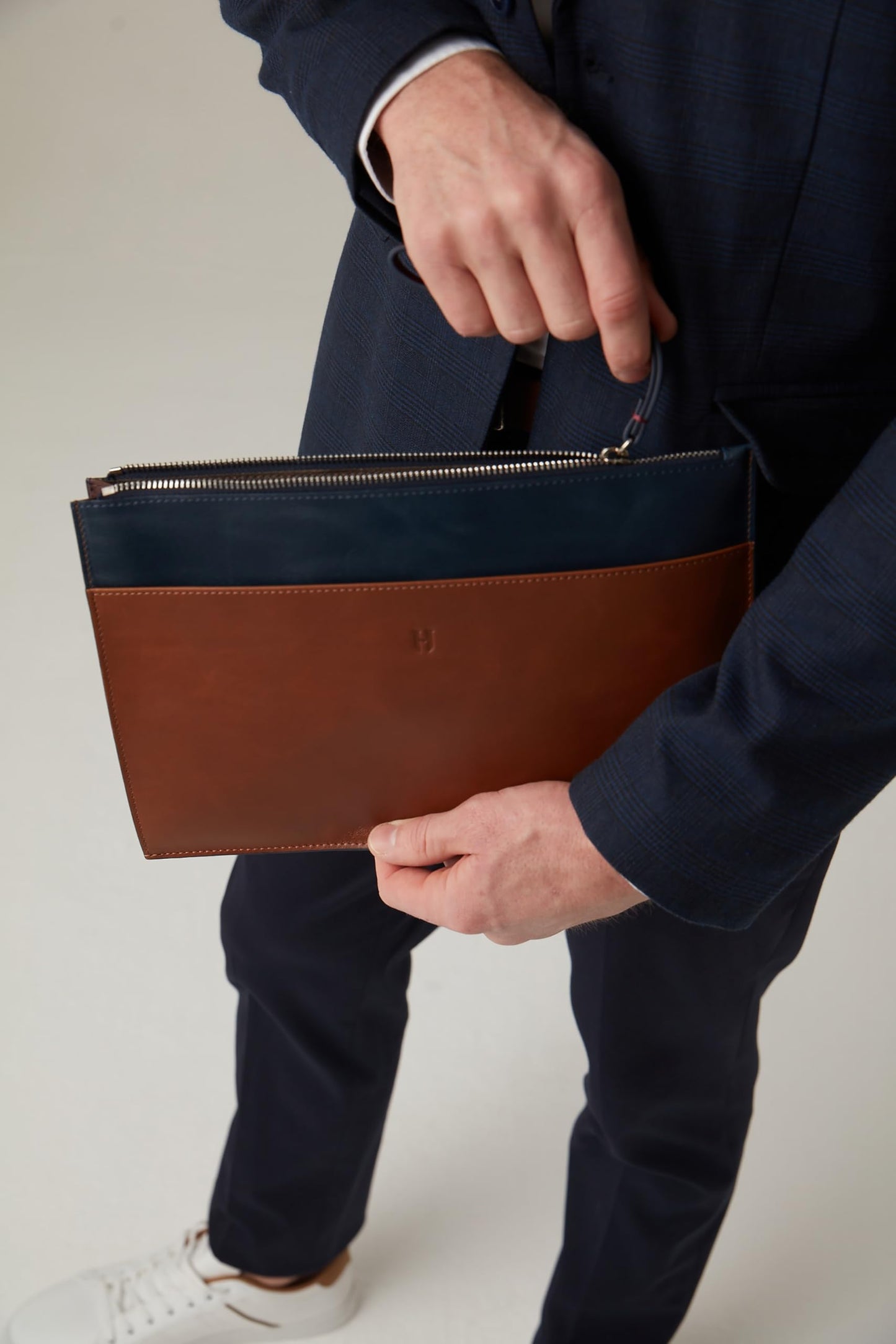 Wristlet for Women and Men, Full-Grain Leather Clutch with Zip Closure & RFID Blocking